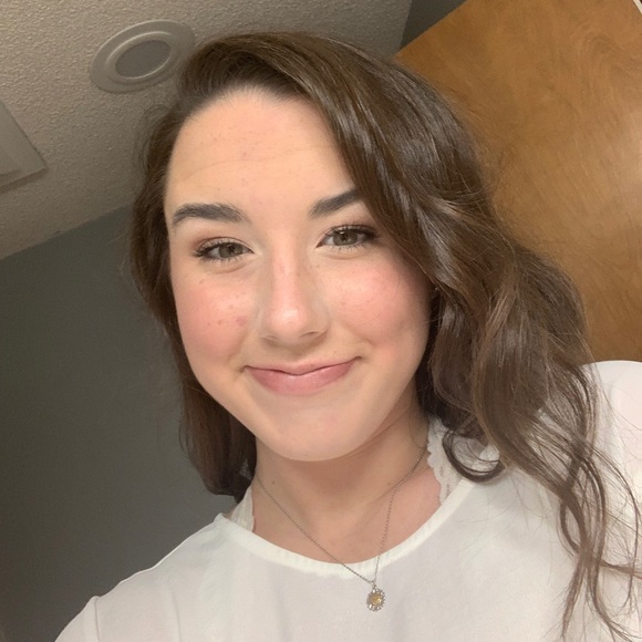 Meet your Posher, Hannah - Picture 2 of 2